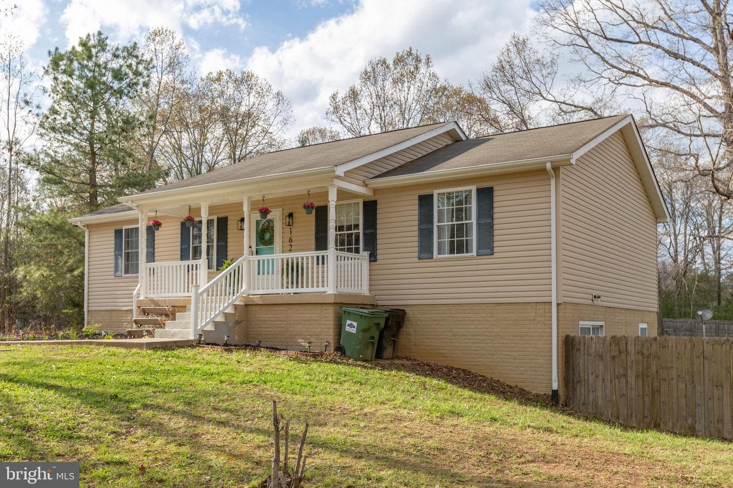 16283 Round Hill Road photo 3