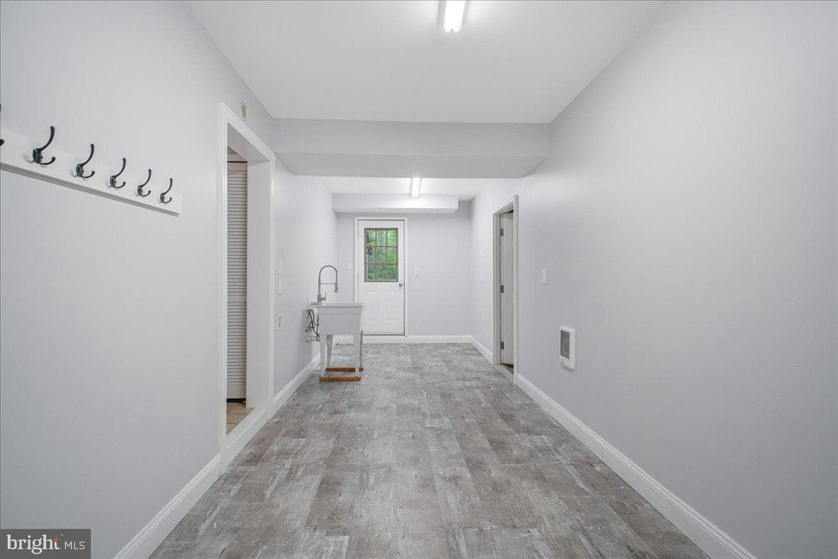 10464 Eisenhower Drive photo 32