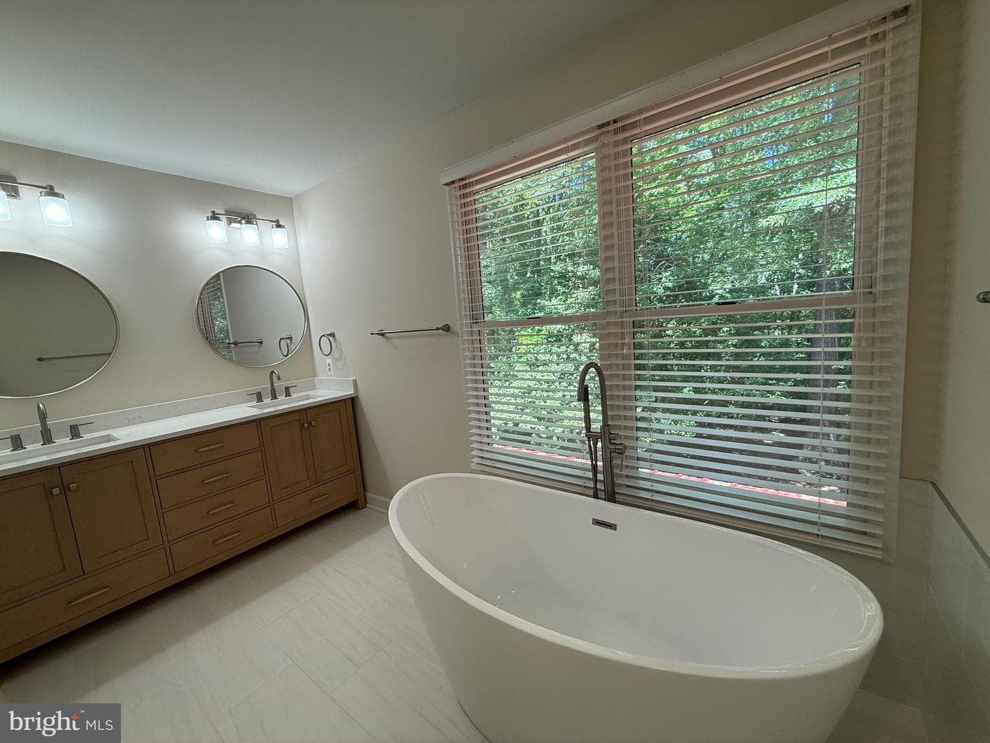 8376 Summerbeam Drive photo 4