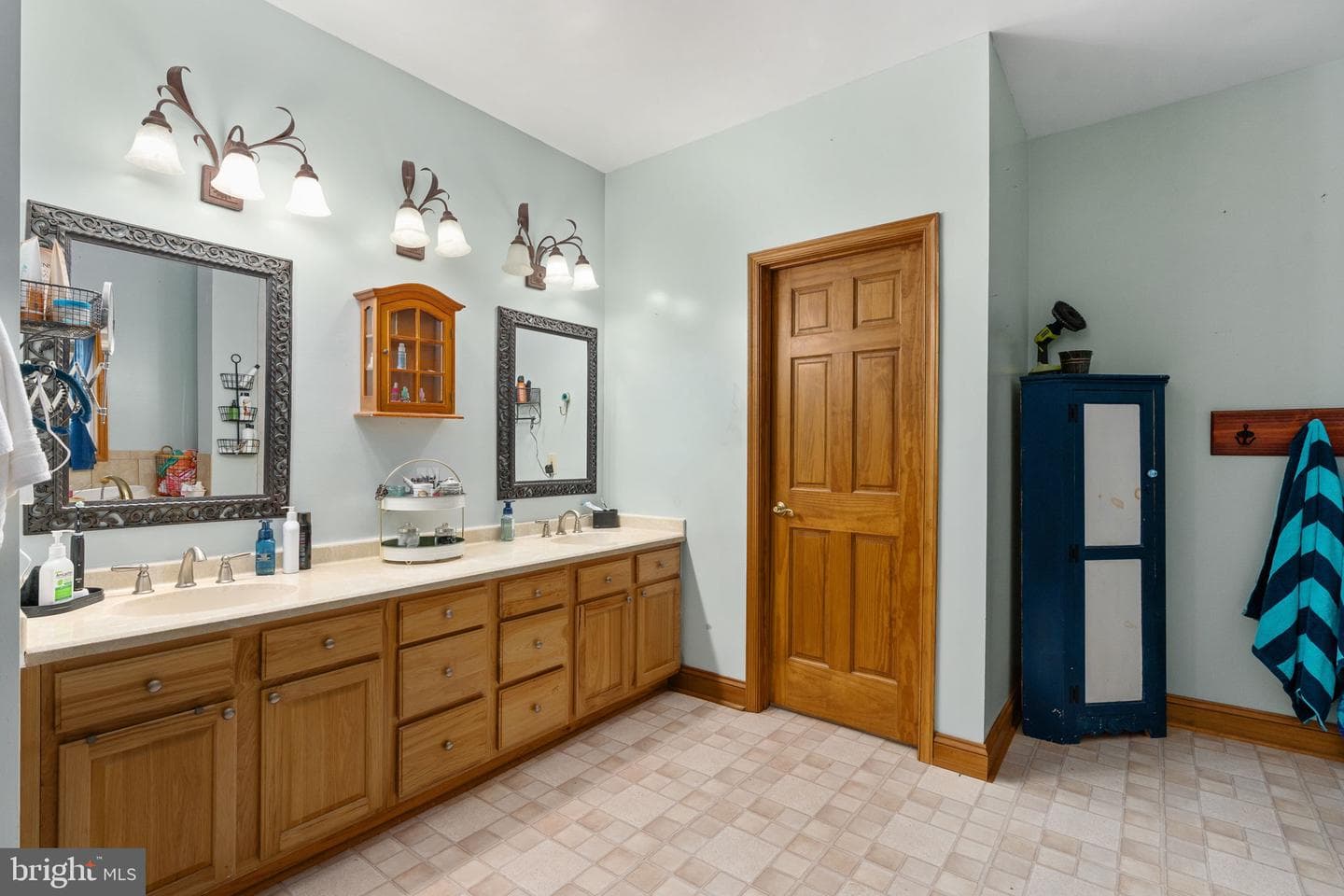 8143 Gallant Green Drive photo 13