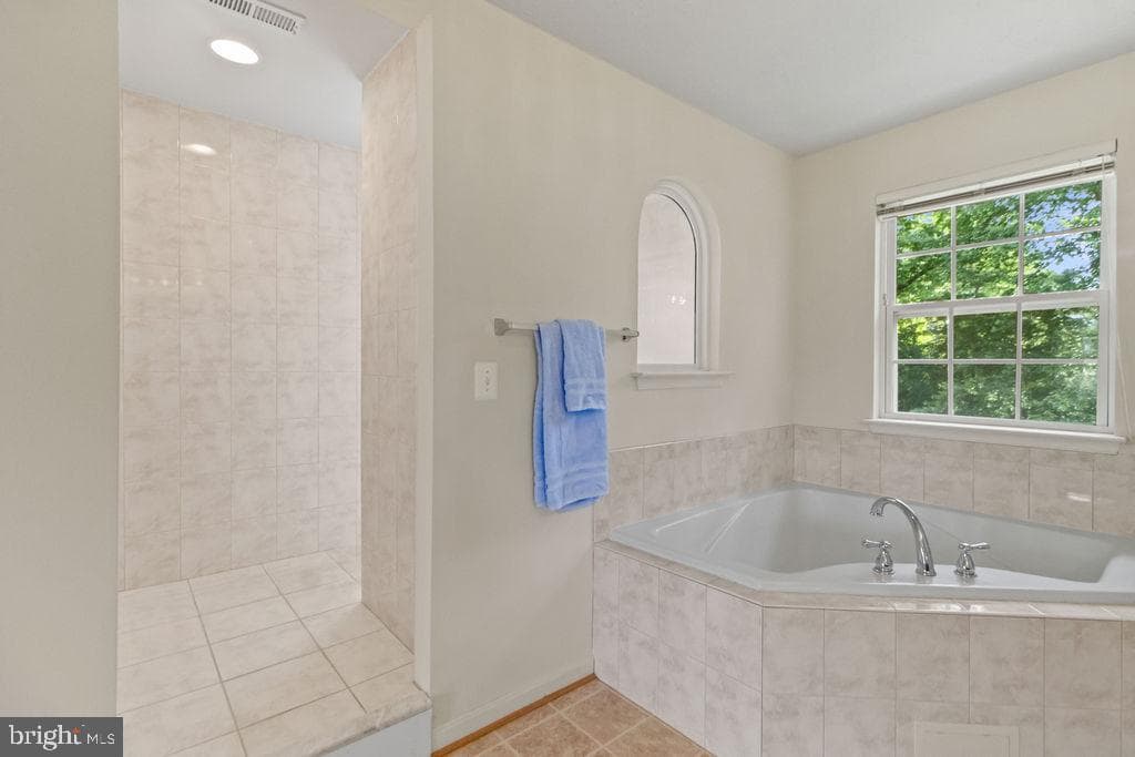 17088 Windward Lane photo 37
