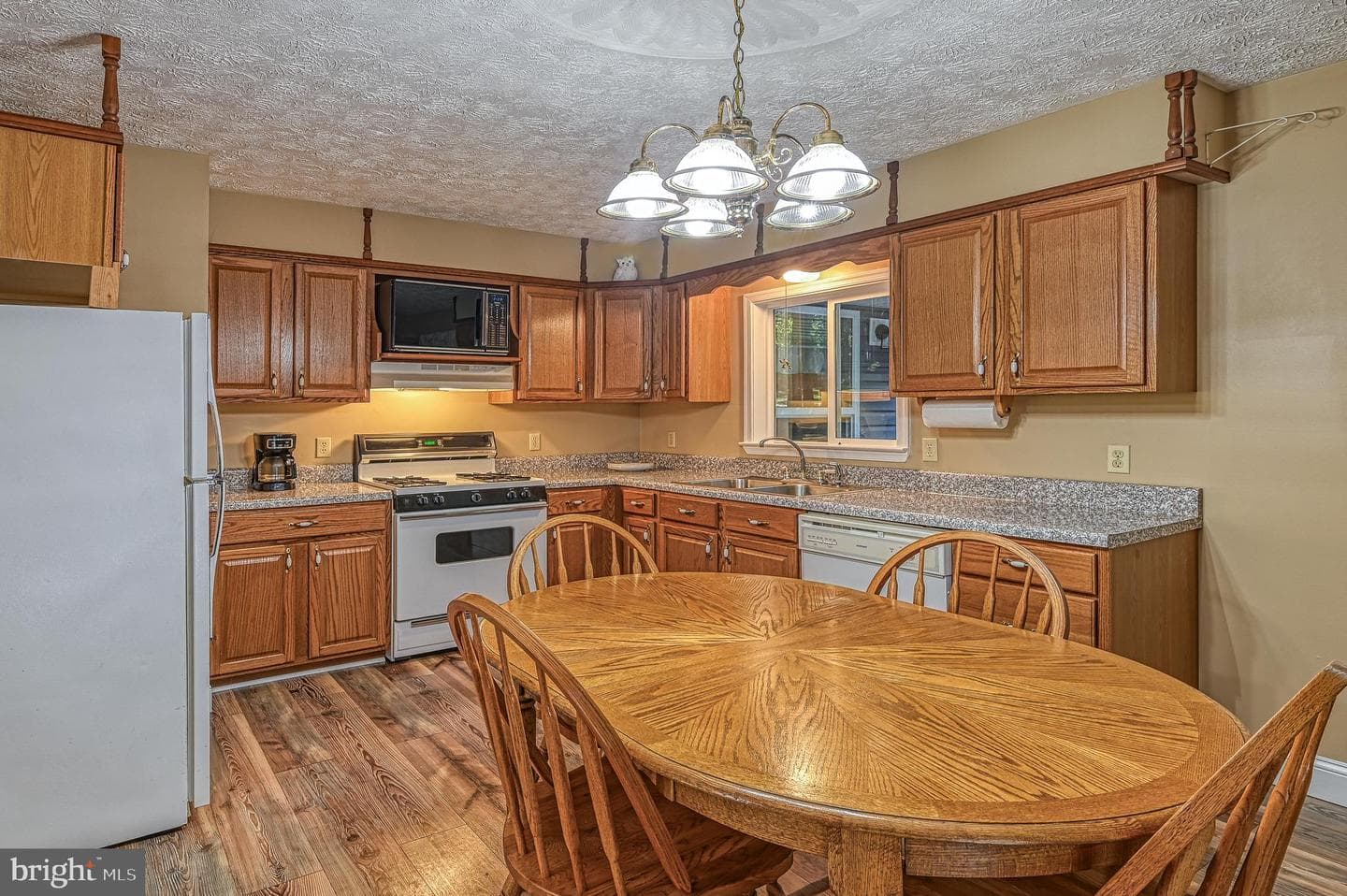 206 Oak Road photo 8