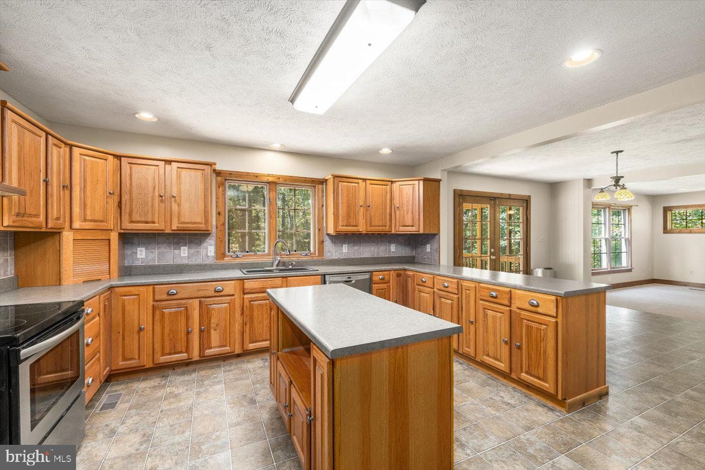 311 Spring Hill Drive photo 32