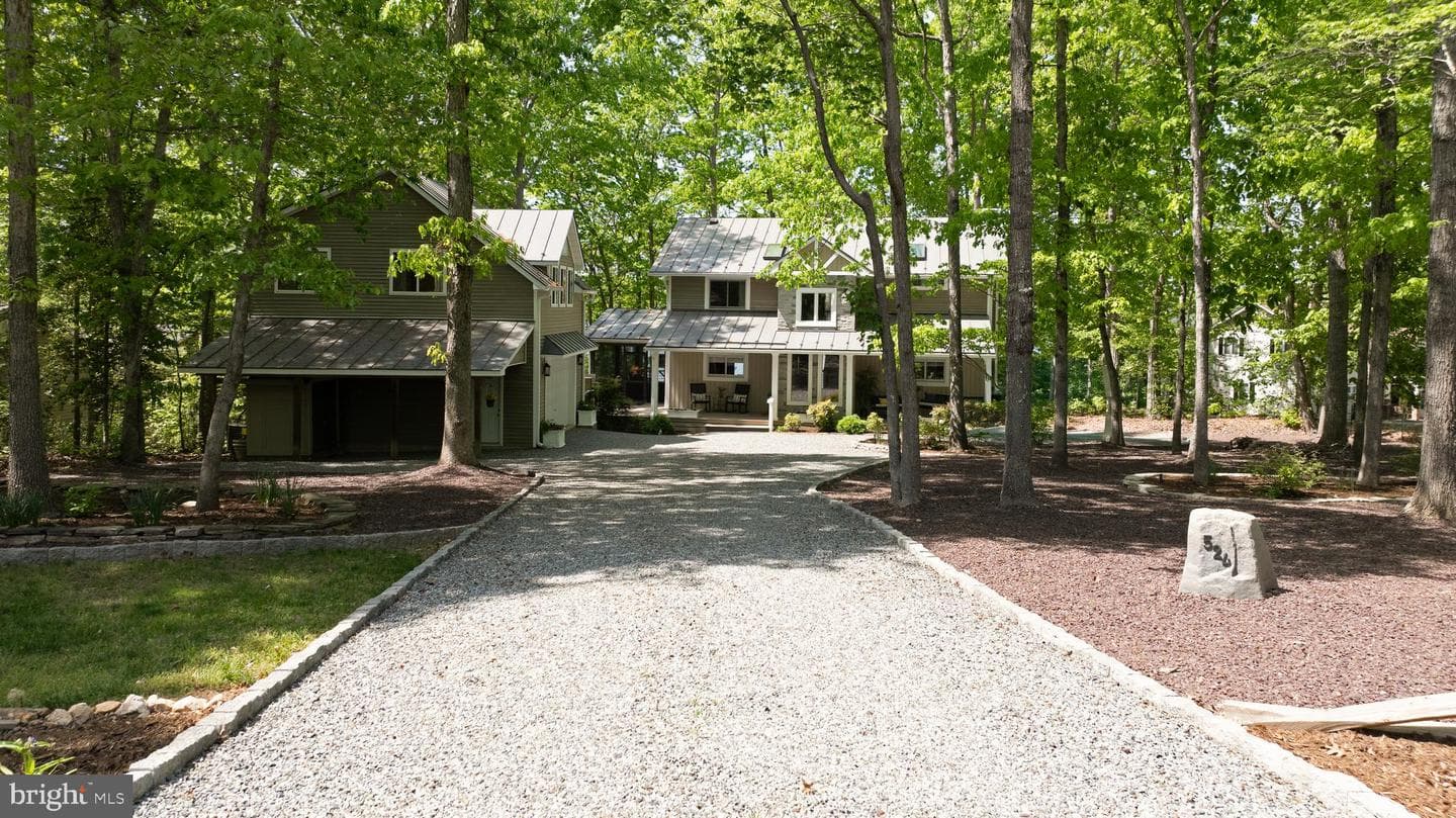 524 Douglas Road photo 2
