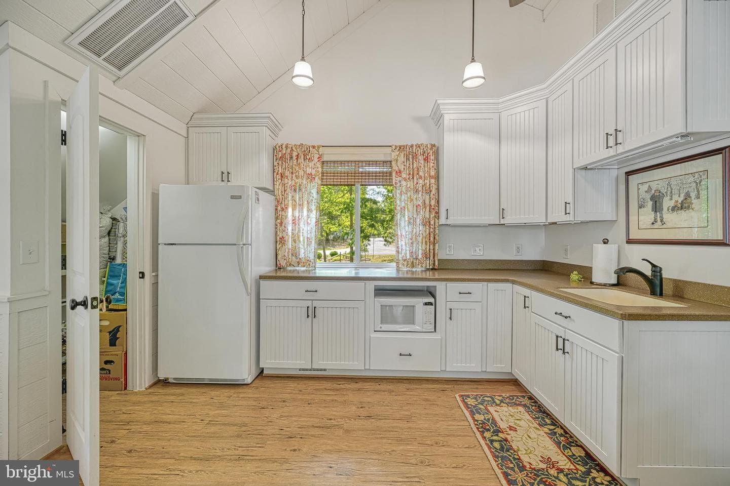 524 Douglas Road photo 38