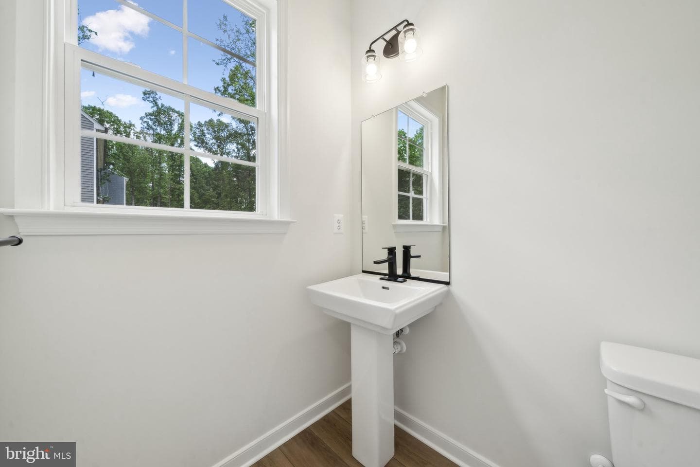405 Richmond Avenue photo 14
