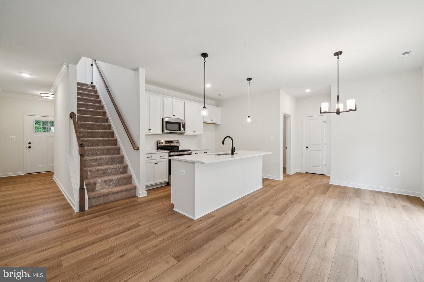 405 Richmond Avenue photo 8