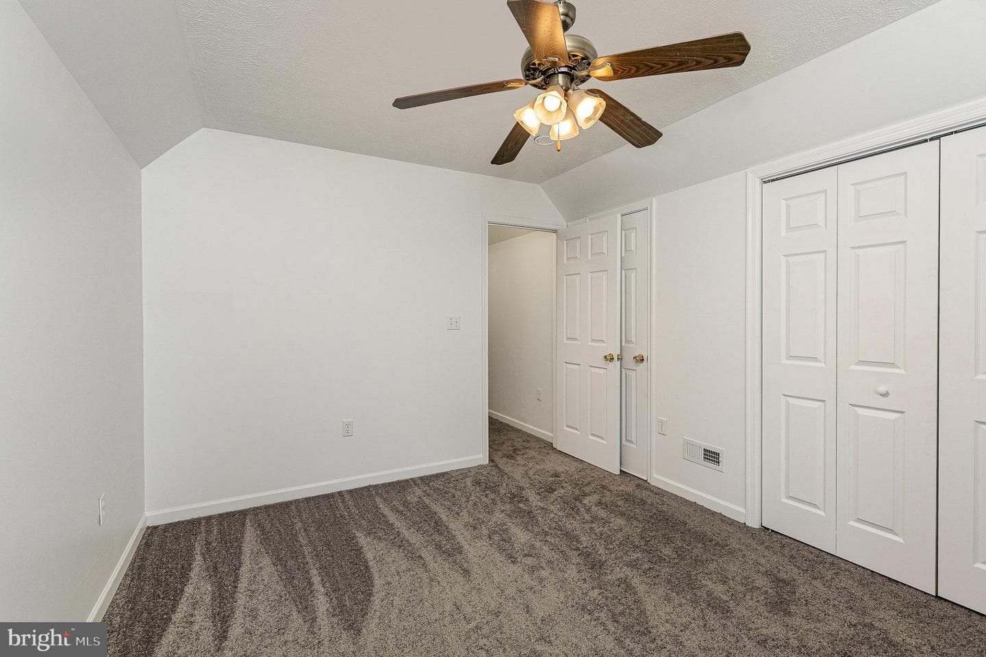127 Ferndale Drive photo 19
