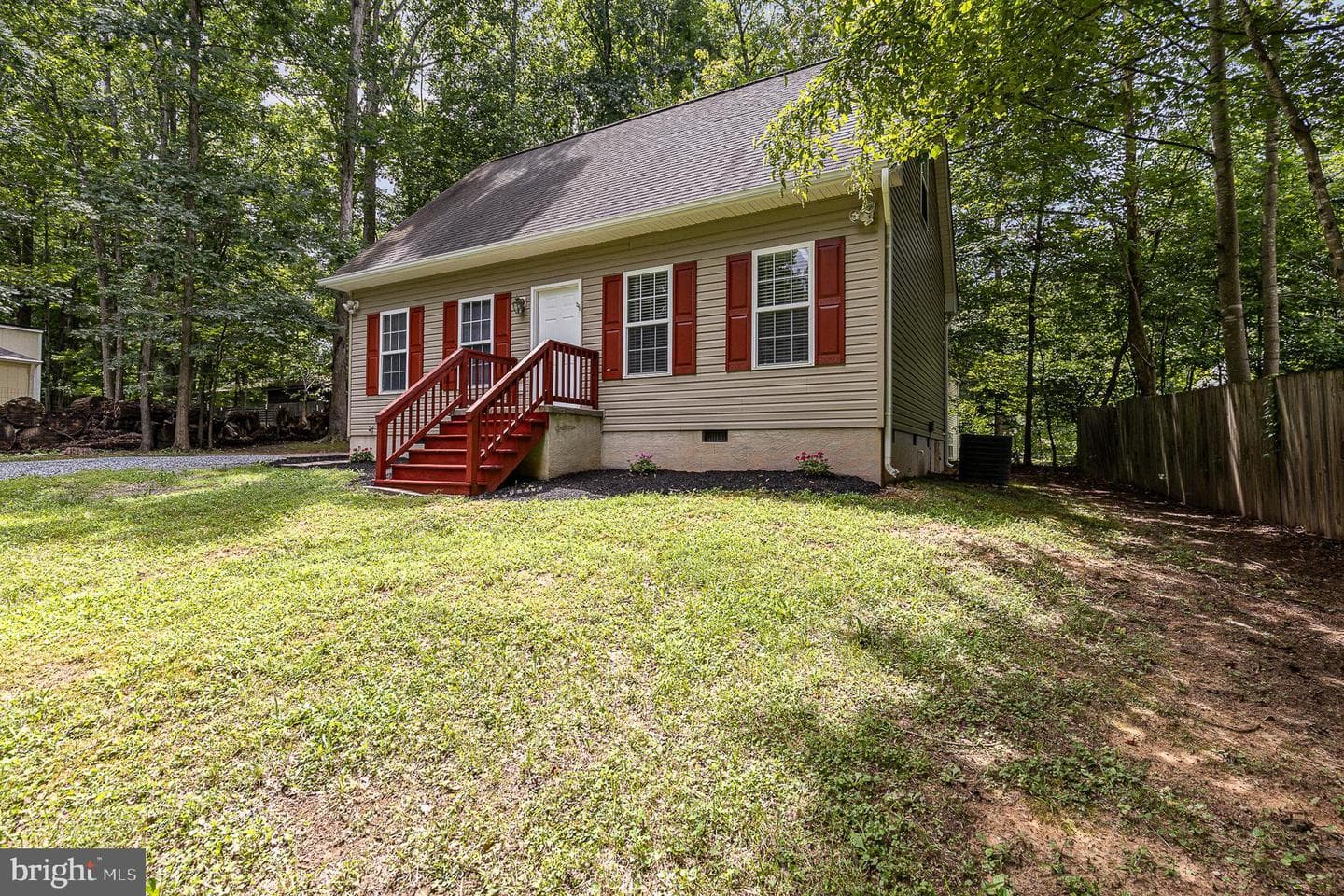 127 Ferndale Drive photo 3