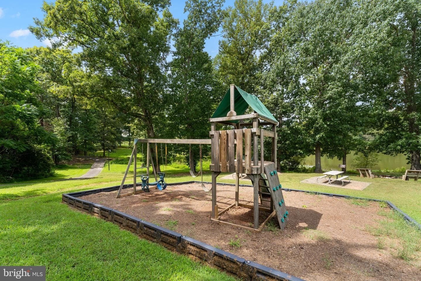 224 Derby Lane photo 72
