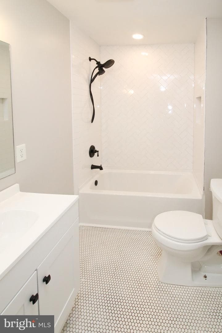 203 W Eighth Street photo 14