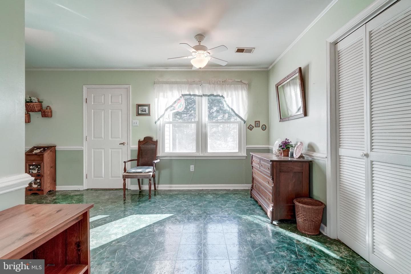 209 Walnut Woods Drive photo 14