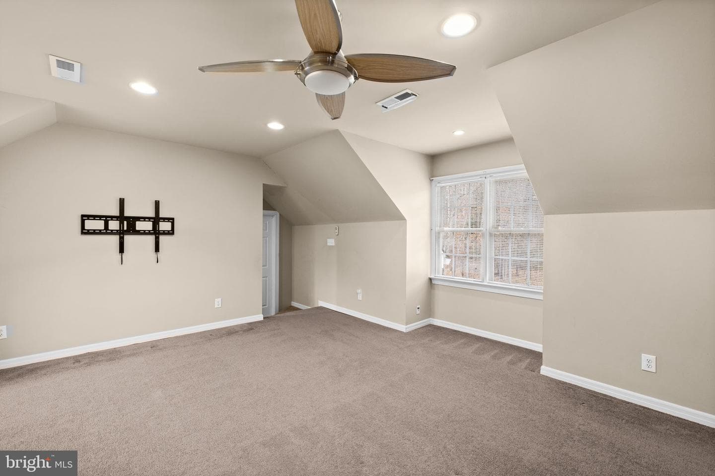 575 Tall Pines Dr photo 34