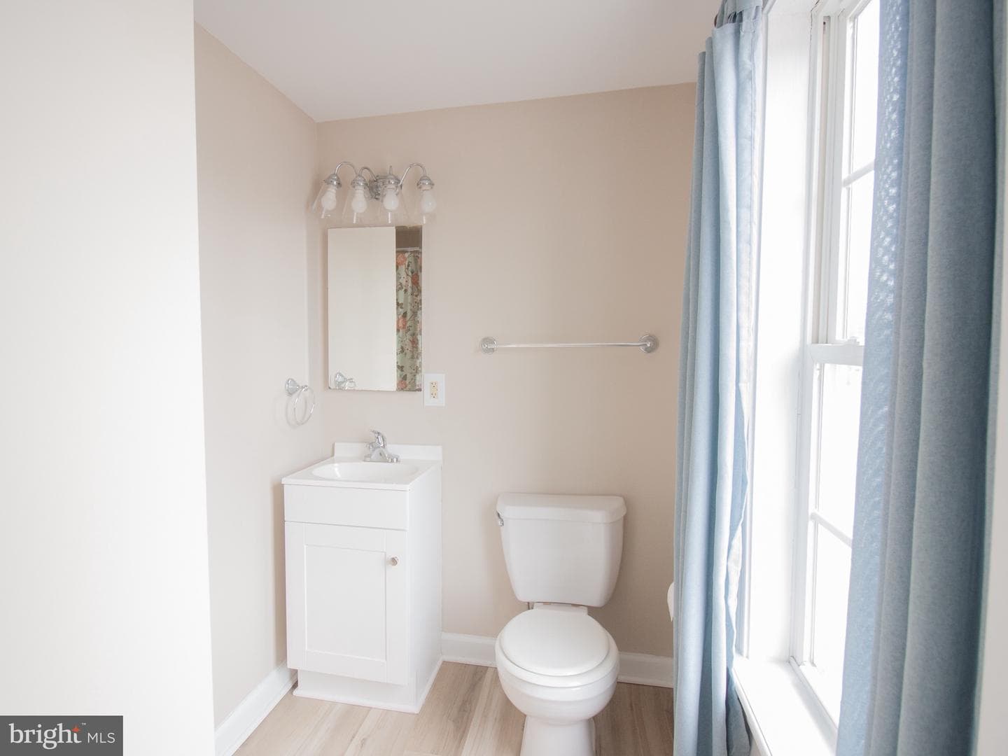 324 Mineral Avenue photo 32