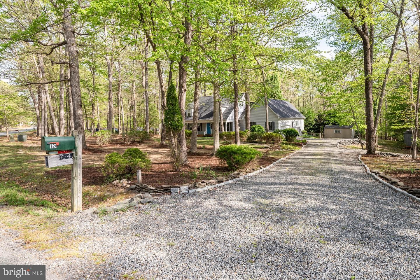 724 Mitchell Point Road photo 6