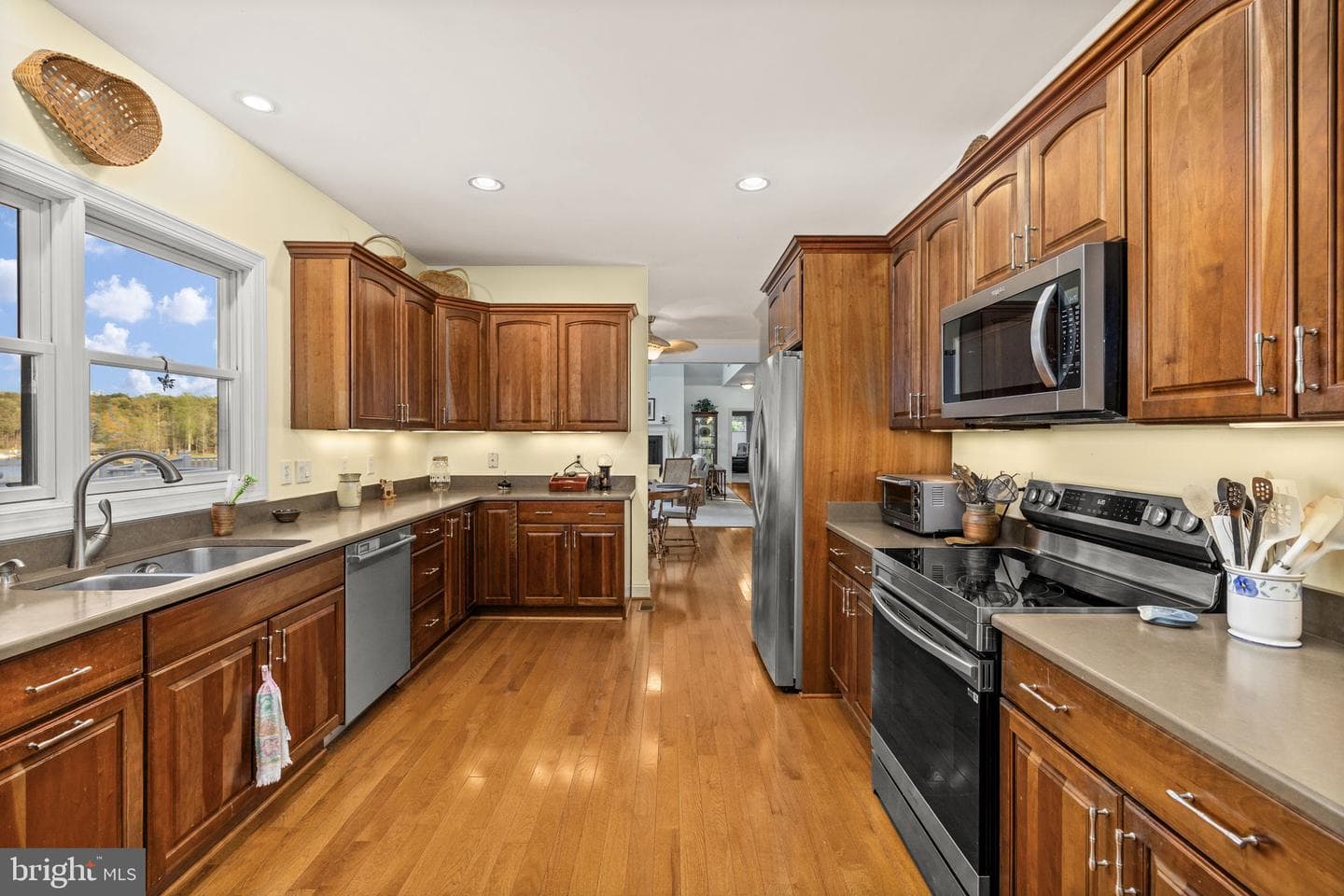 544 Ark Avenue photo 38