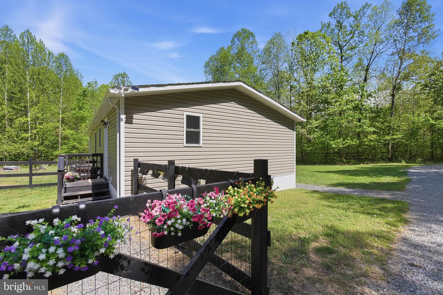 135 Heavenly Dove Drive photo 32