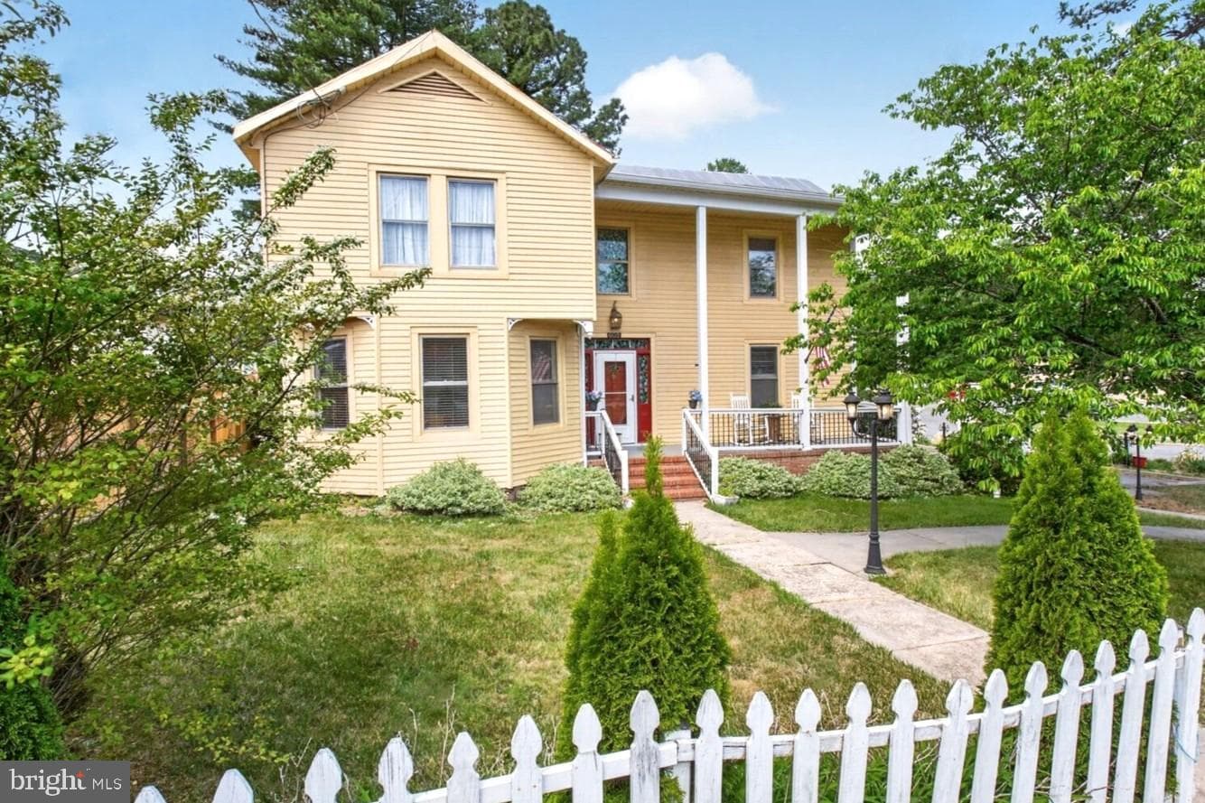 605 Mineral Avenue photo 4