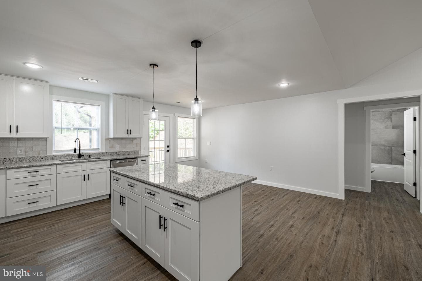 16061 Jefferson Highway photo 18
