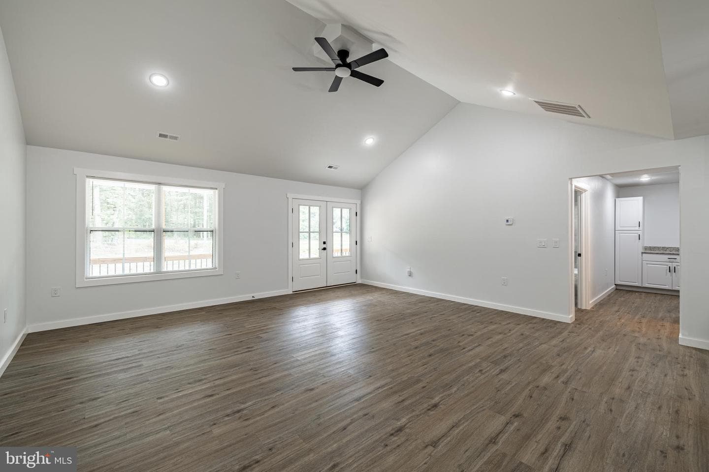 16061 Jefferson Highway photo 9