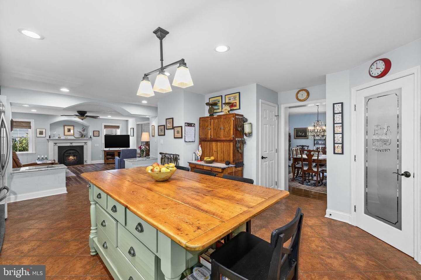 185 Mountain View photo 31