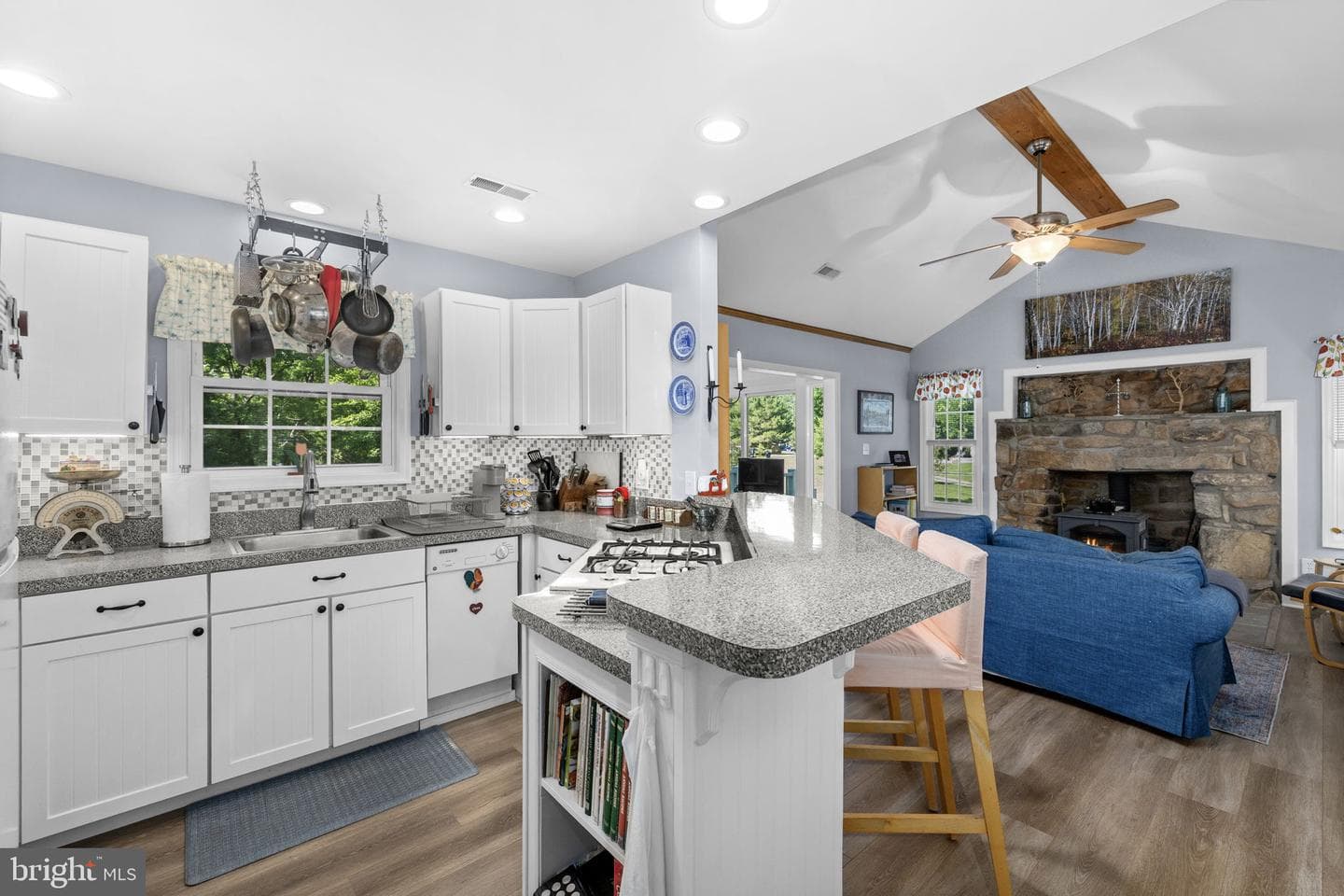 185 Mountain View photo 69