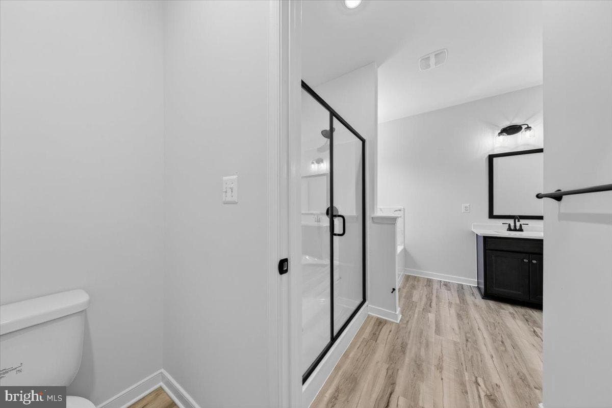 615 Traveller St photo 28