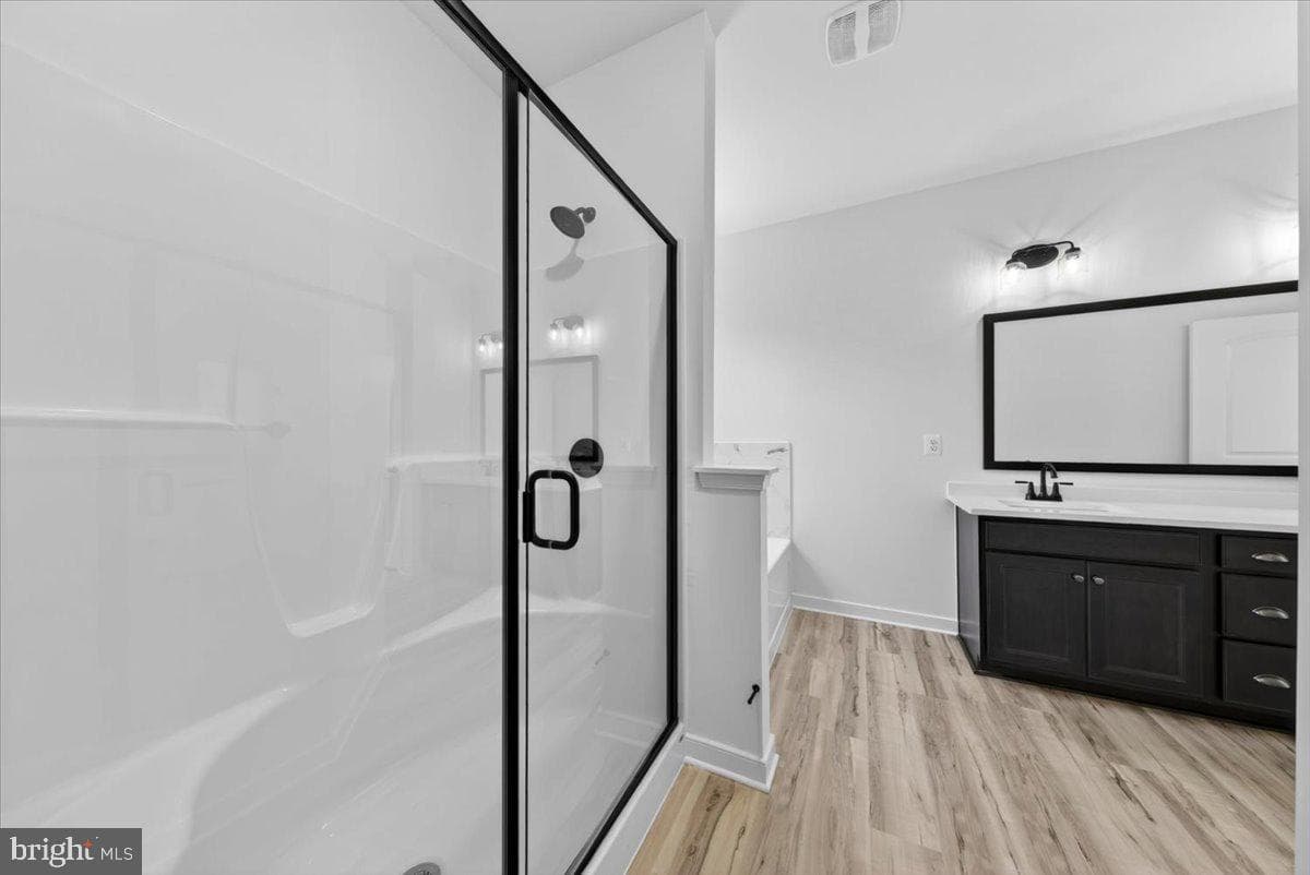 615 Traveller St photo 30