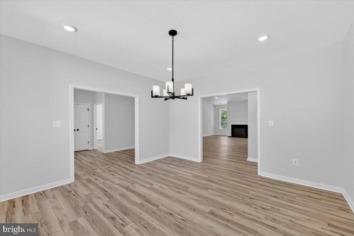 615 Traveller St photo 35
