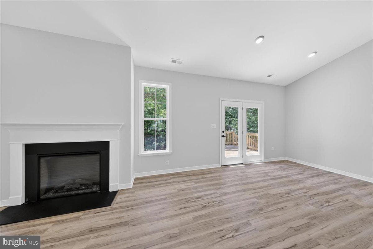 615 Traveller St photo 46