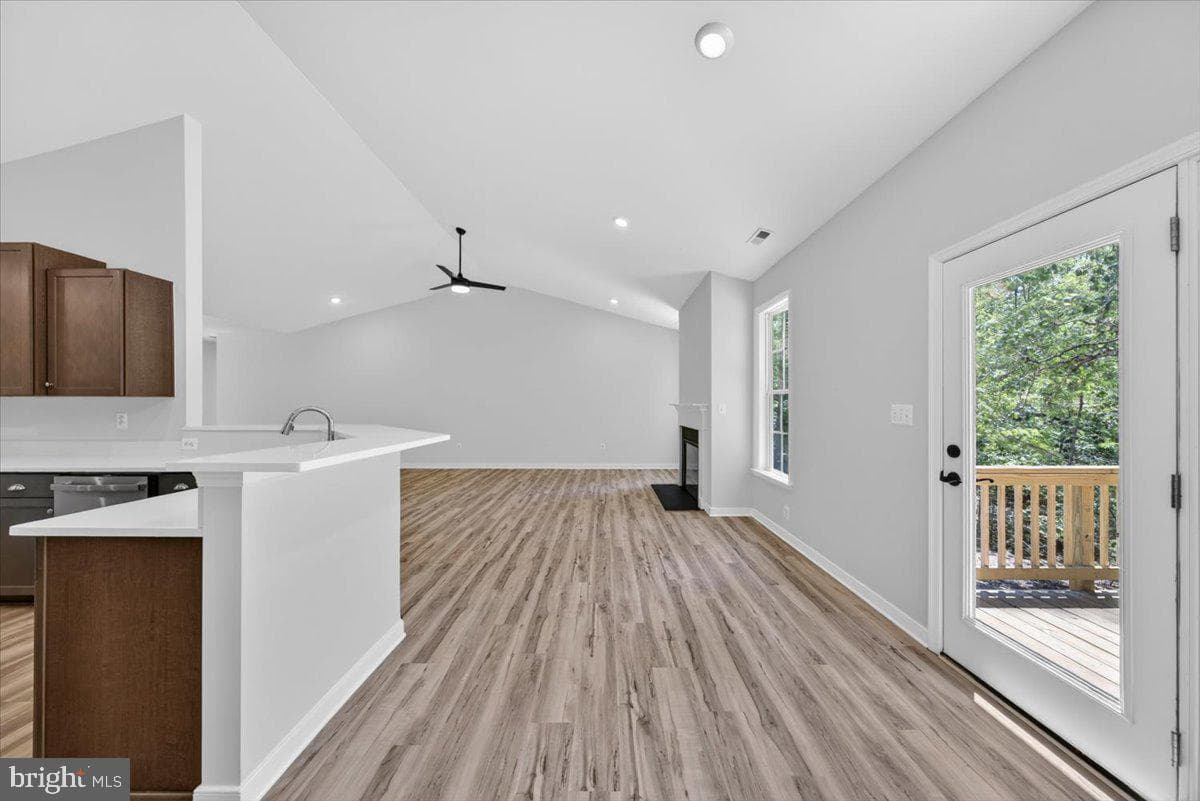 615 Traveller St photo 47