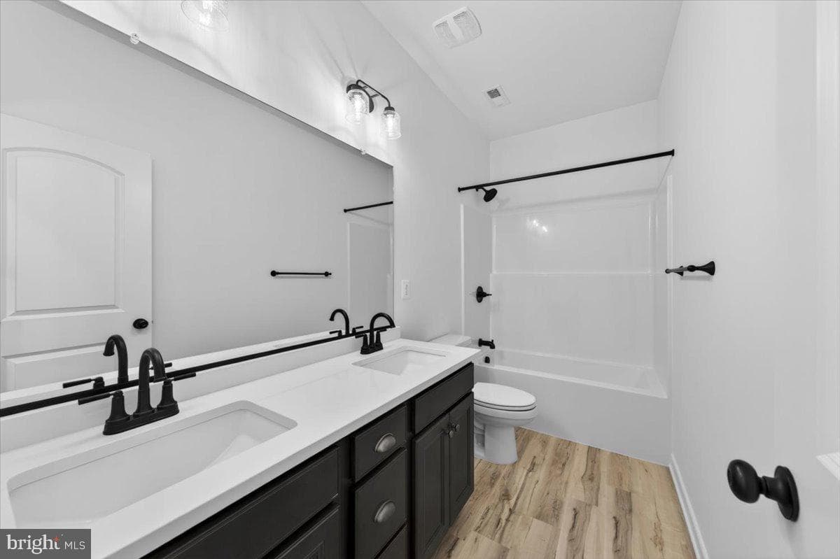 615 Traveller St photo 63