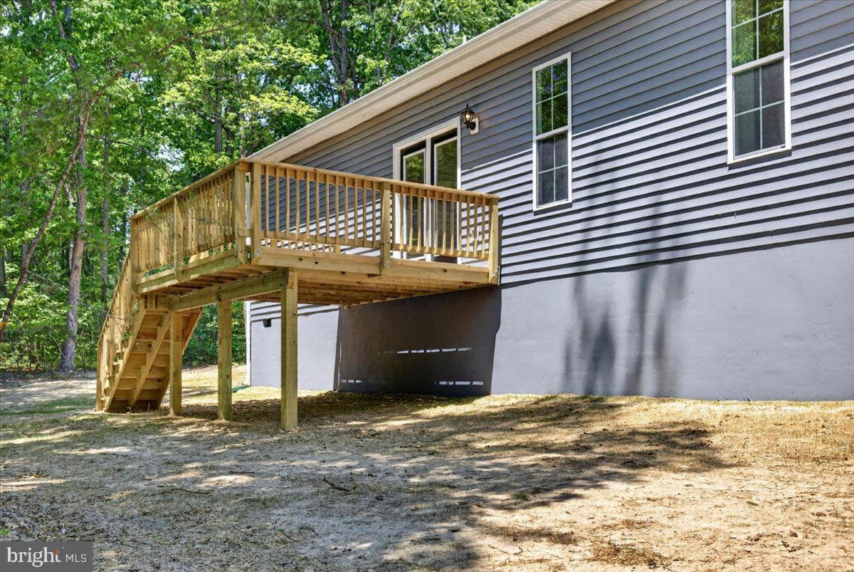 615 Traveller St photo 83