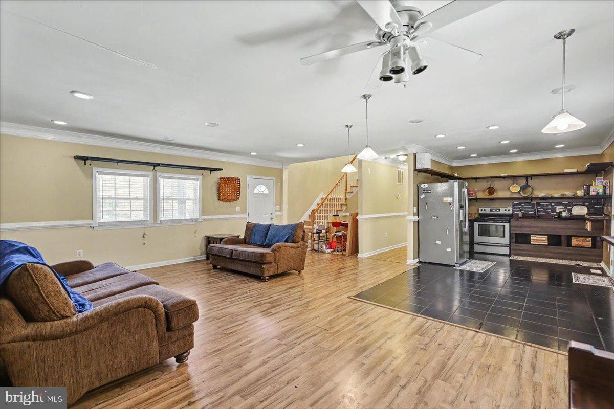 2348 Lindsay Road photo 11