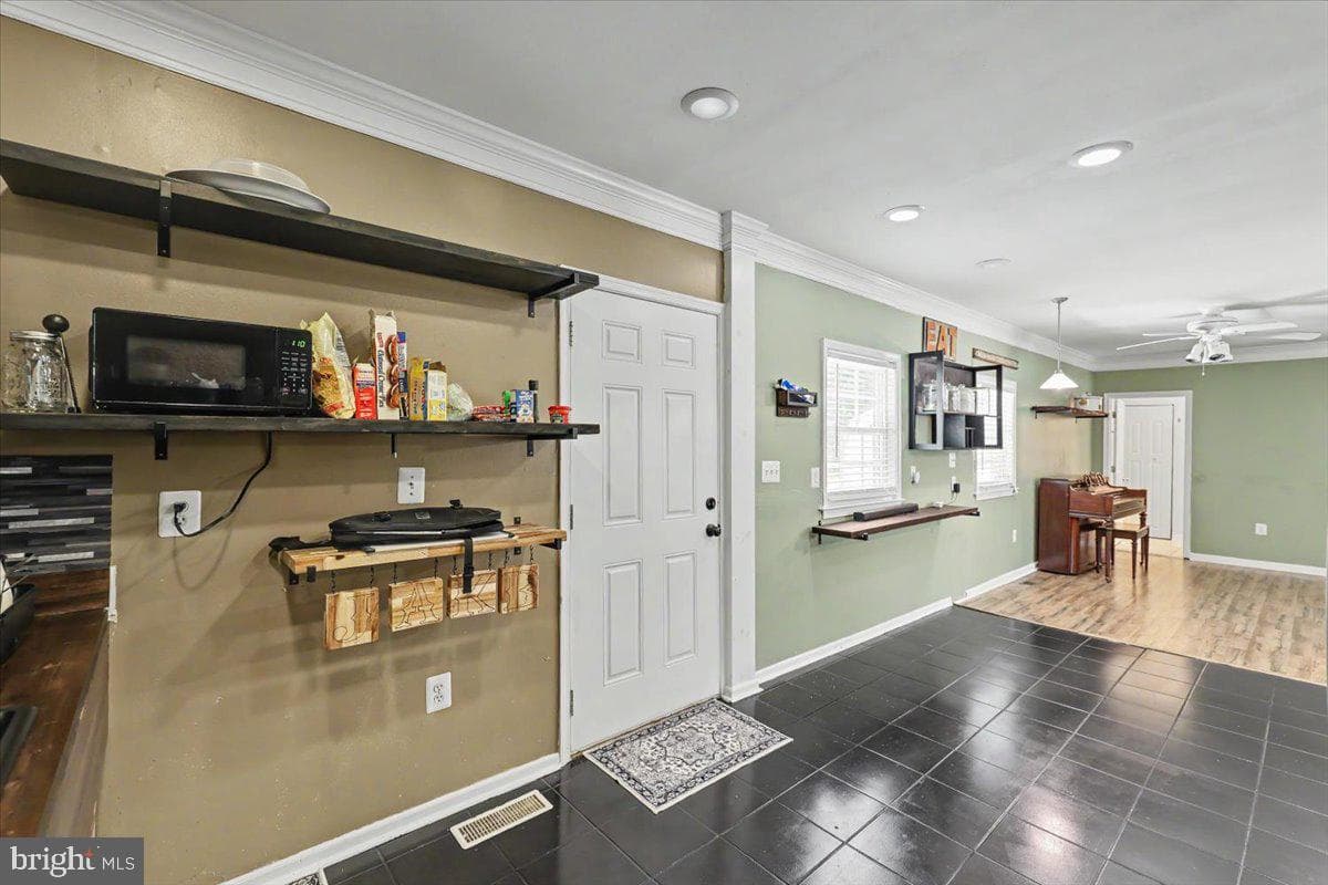 2348 Lindsay Road photo 6