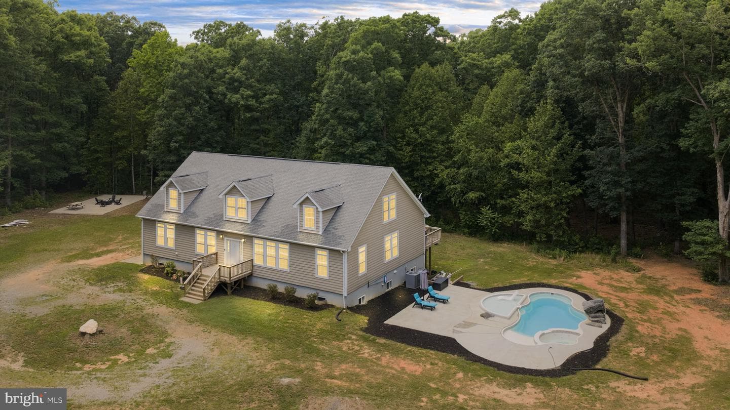 1271 Apple Grove Road, Mineral