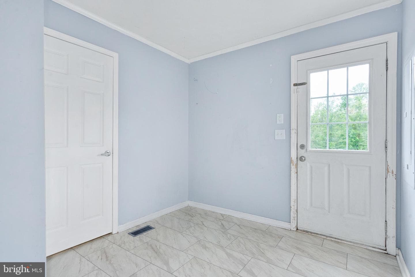 212 Briar Circle photo 10