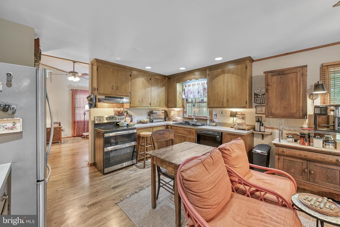 110 Patrick Henry Dr photo 25