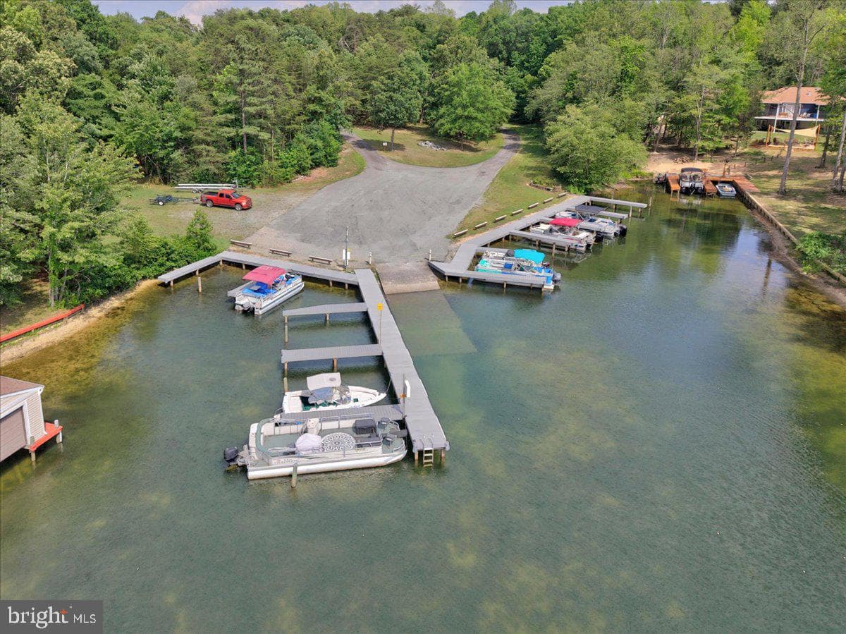 126 Hickory Lane photo 3