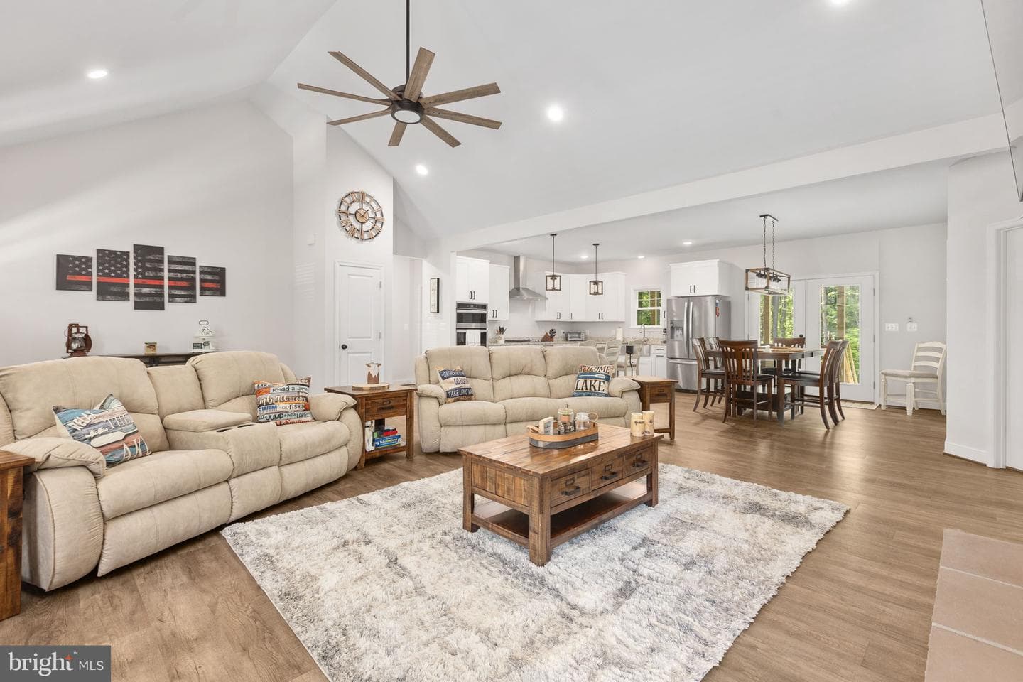 1098 Lake Forest Drive photo 10