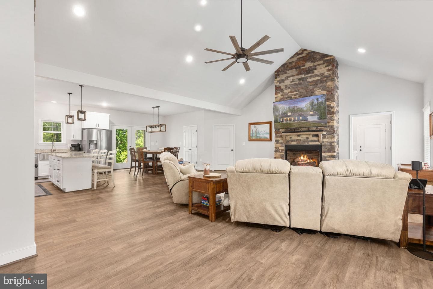 1098 Lake Forest Drive photo 12