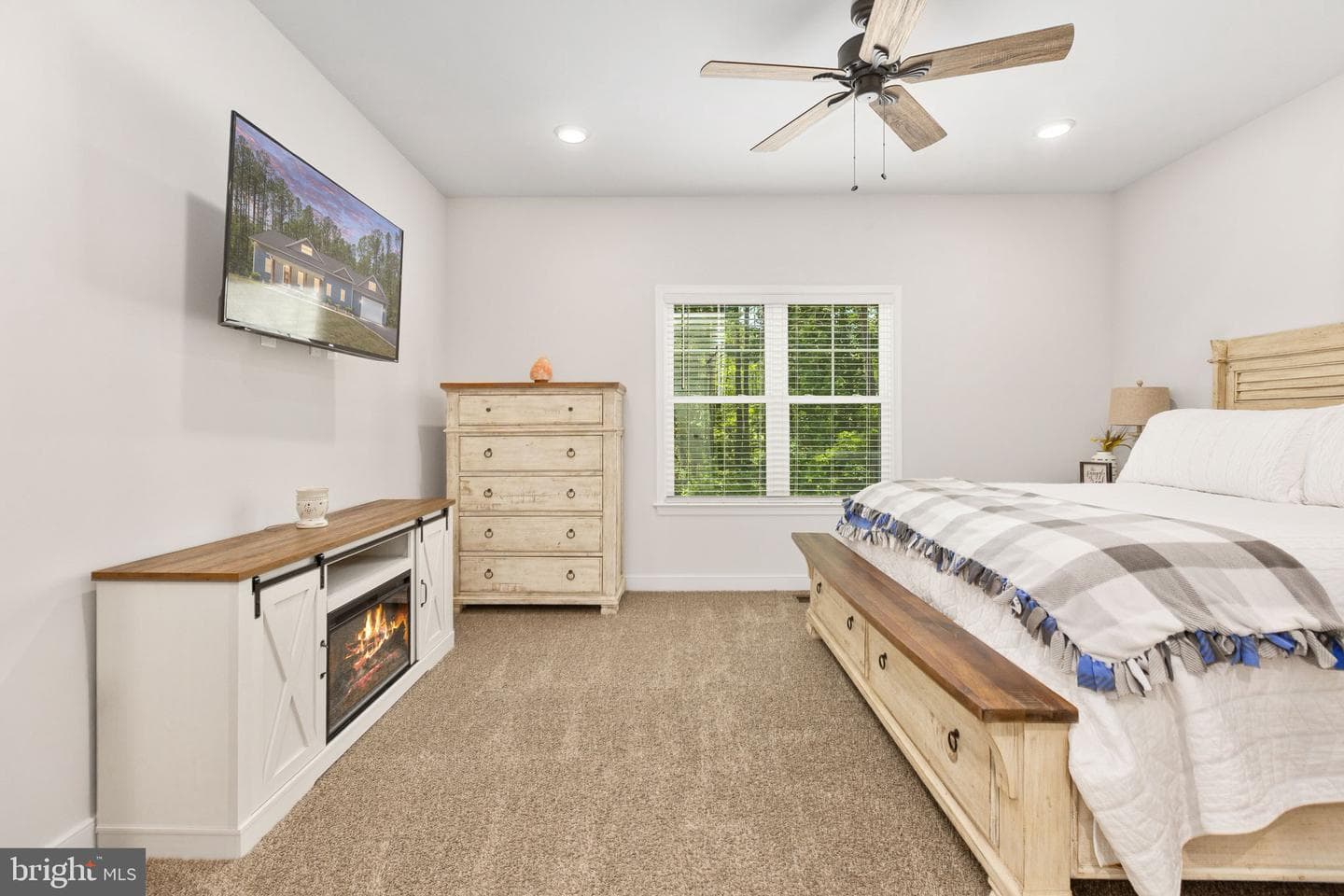 1098 Lake Forest Drive photo 32