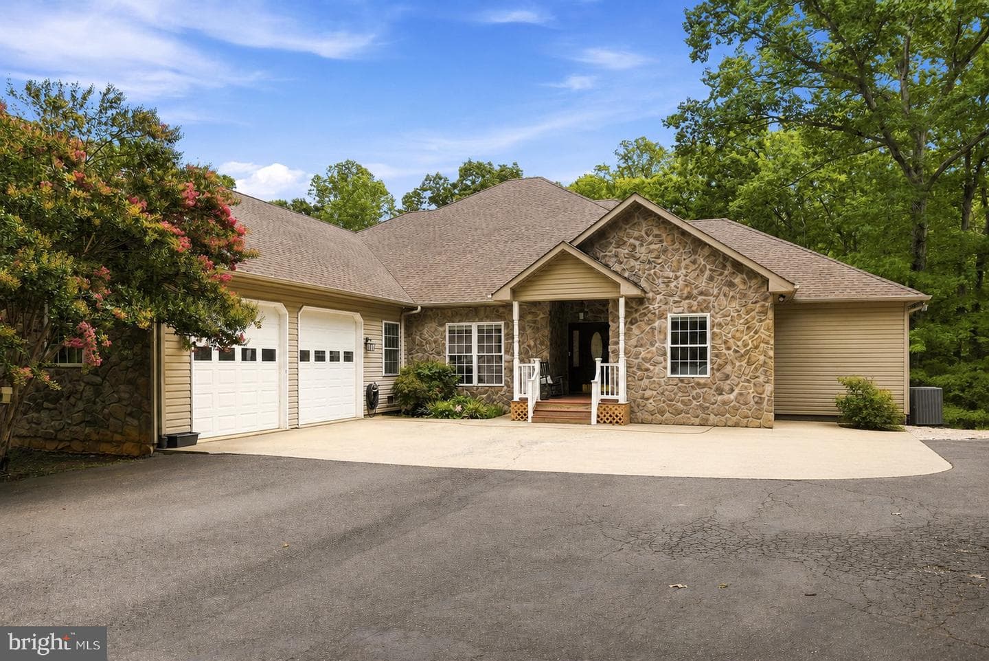 520 Oak Grove Drive photo 4