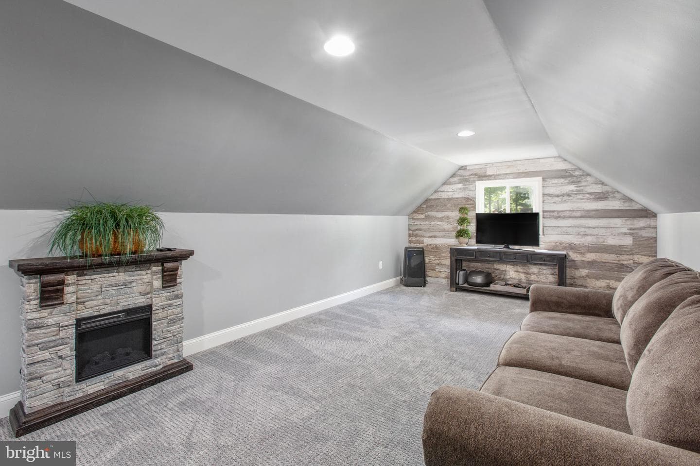 106 Bernie Cir photo 33