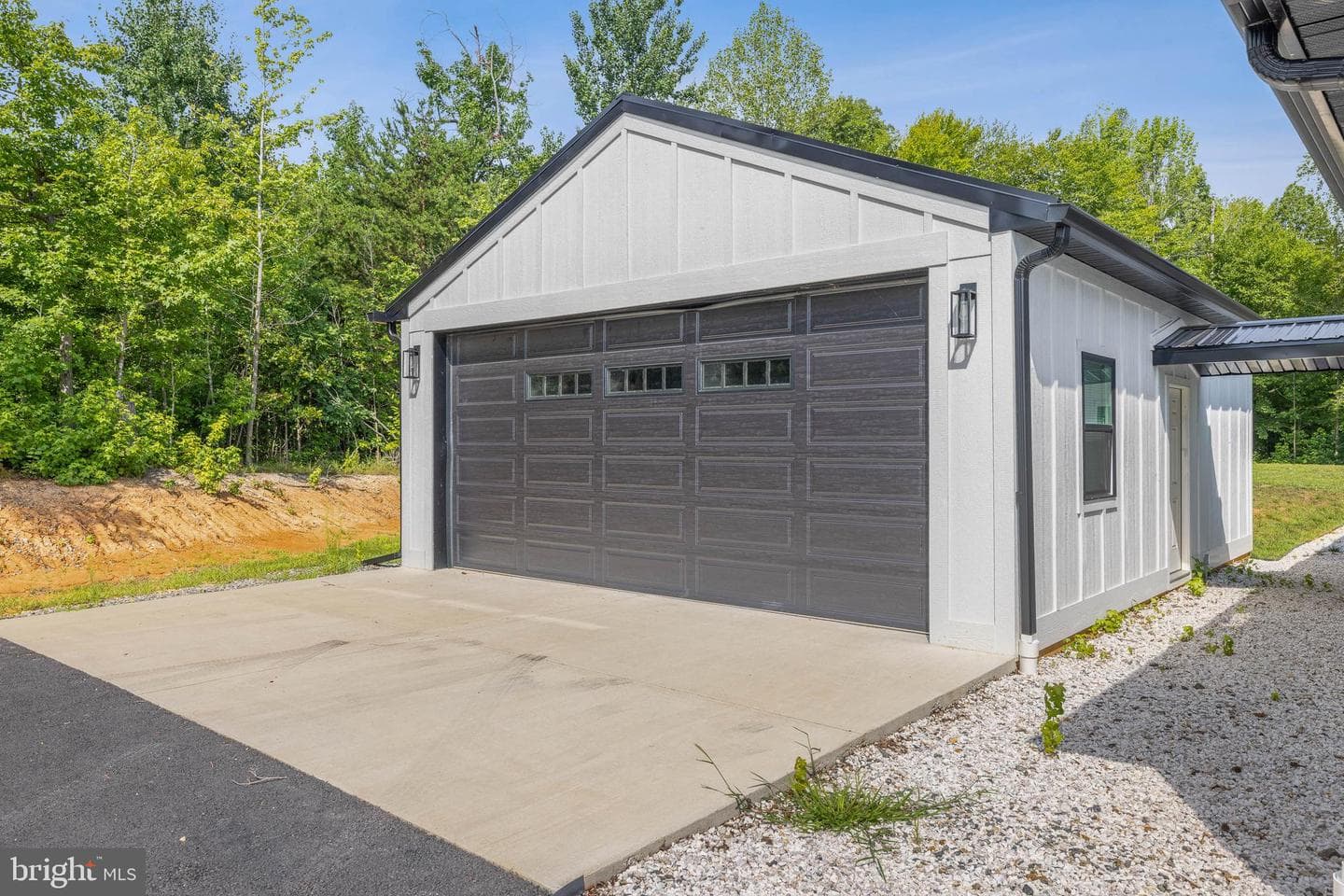 375 Ark Ave. photo 4