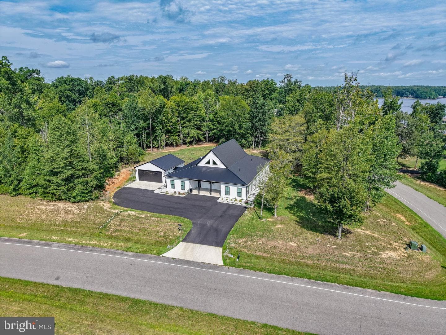 375 Ark Ave. photo 5