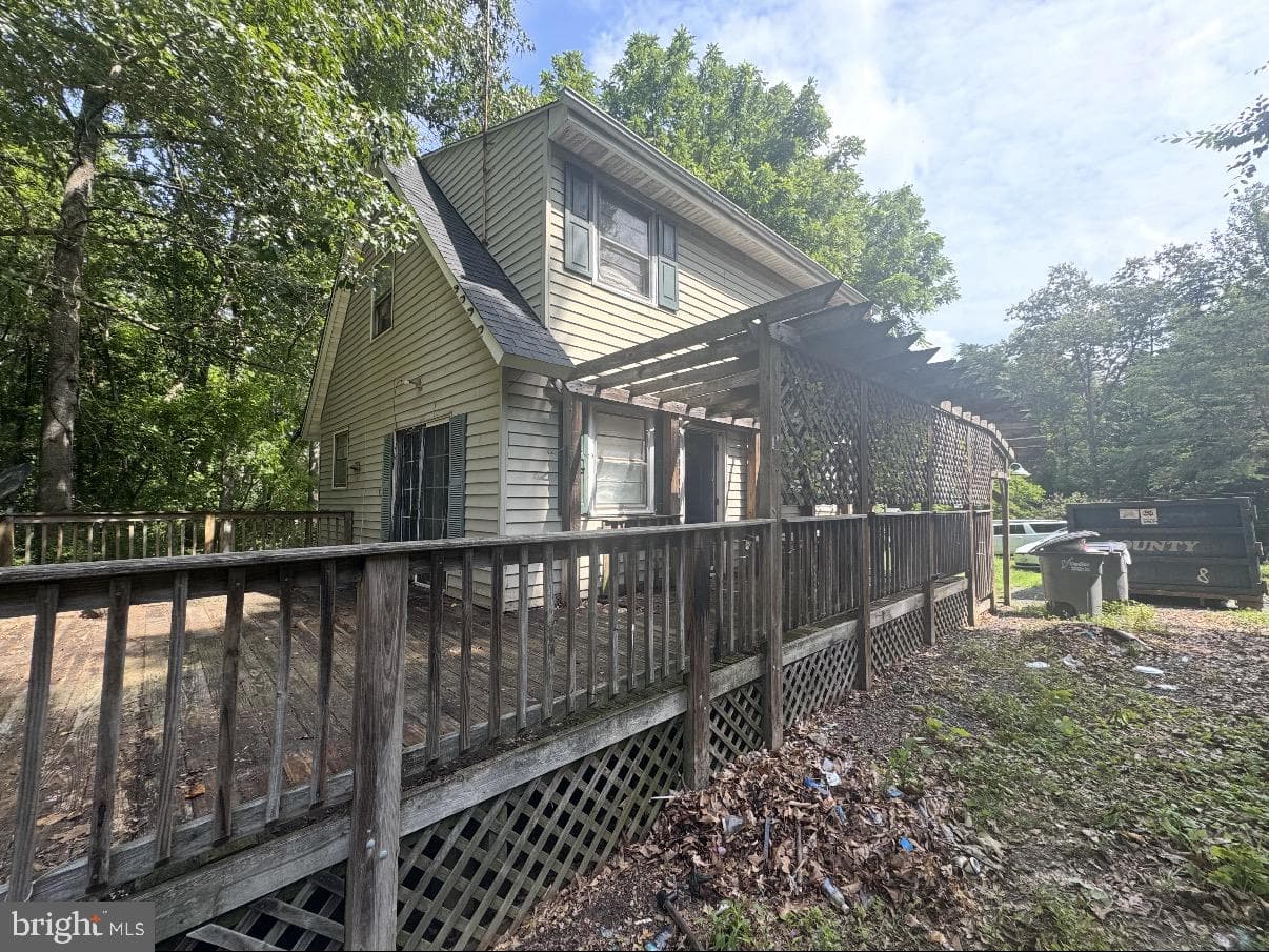 323 Poplar Drive photo 1