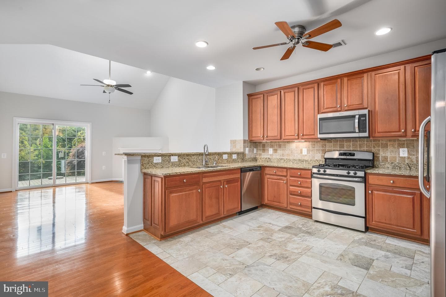 20443 Valley Falls Square photo 14