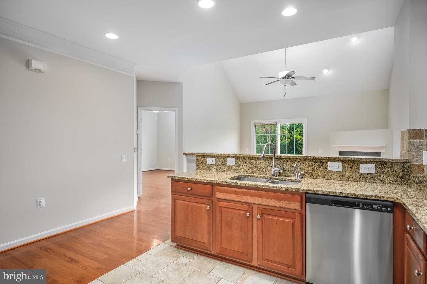20443 Valley Falls Square photo 16