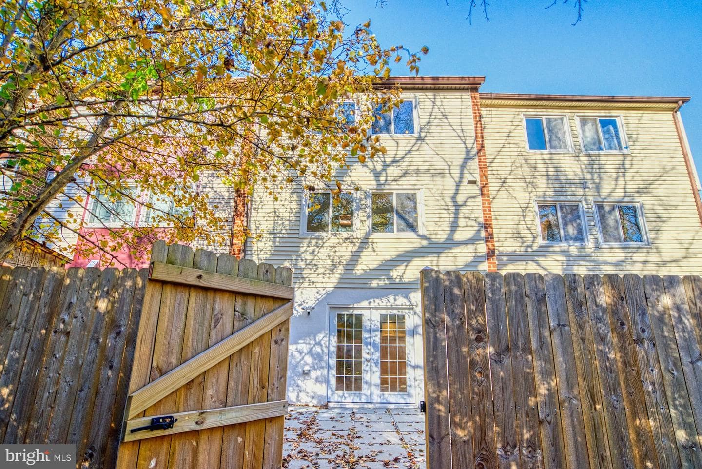 602 Giles Place photo 5